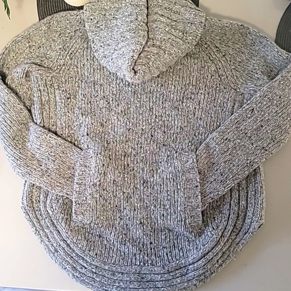 🍁HAPPY FALL🍁BEAUTIFUL CYNTHIA ROWLEY SPORTY GRAY SWEATER! - Picture 2 of 9